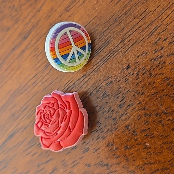 Red Rose and Peace Sign Shoe Croc Charms Set Sent As Shown Unisex Colorful - Picture 1 of 12
